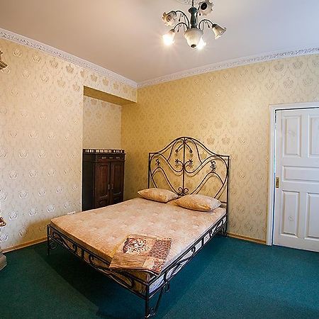 Historic Apartment Near Rynor Square Lviv Exterior photo